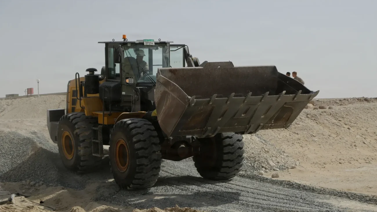 02国外项目成功案例展示-Overseas Construction Machinery Project Cases Wheel loader supporting overseas road base construction