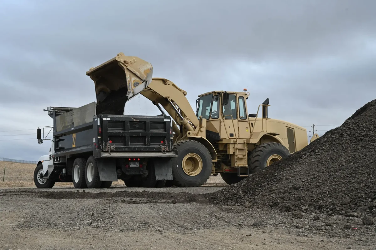 02国外项目成功案例展示-Overseas Construction Machinery Project Cases Temporary haul road construction with heavy equipment