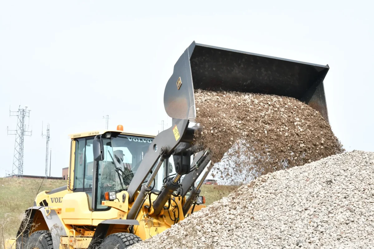 02国外项目成功案例展示-Overseas Construction Machinery Project Cases Loader and dump truck aggregate loading