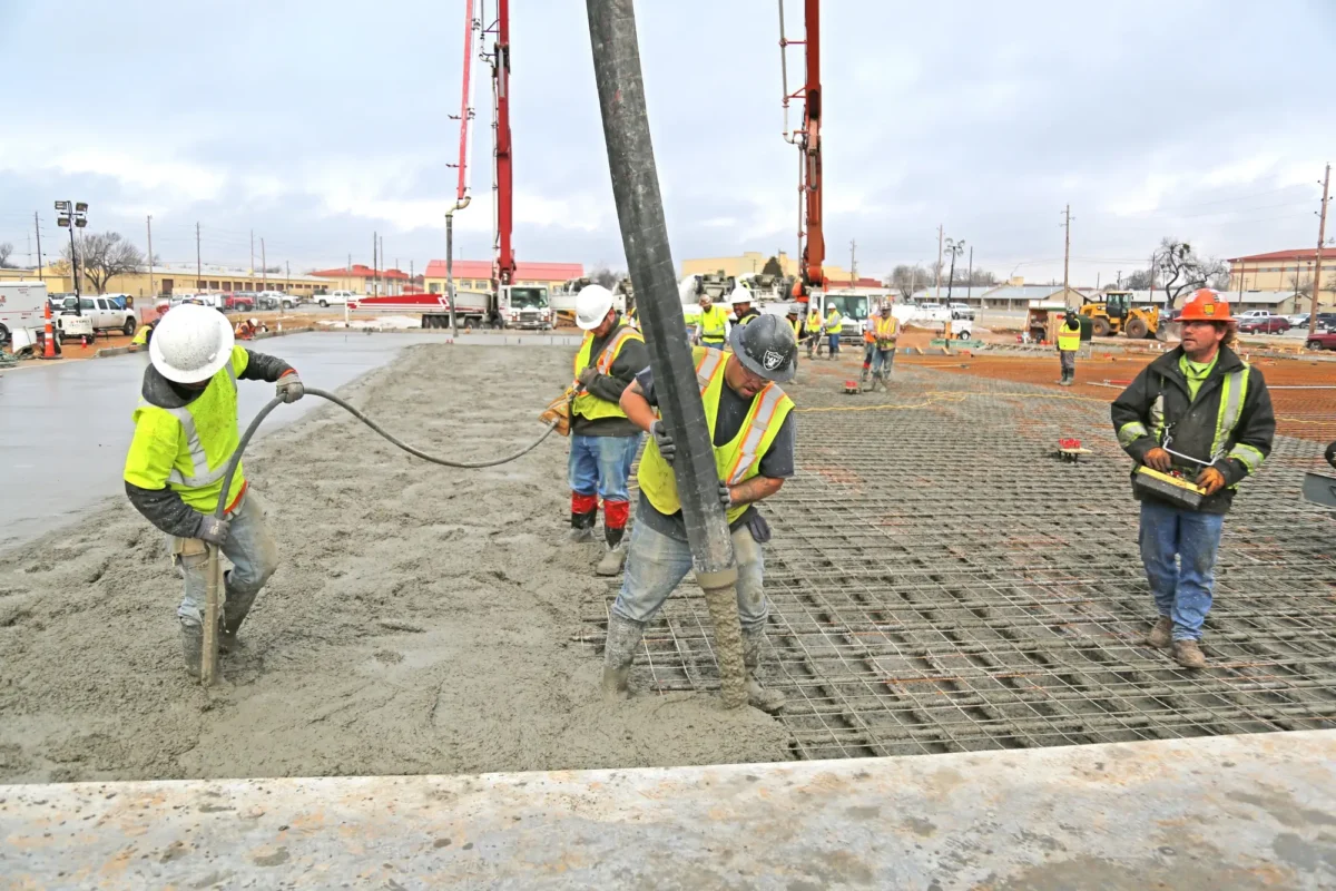 02国外项目成功案例展示-Overseas Construction Machinery Project Cases Concrete pump operation site