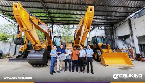 03团队信息展示员工风彩页-Concrete Mixer Manufacturer Team Excavator line customer group