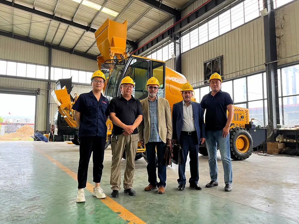03团队信息展示员工风彩页-Concrete Mixer Manufacturer Team MEGA team with self loading concrete mixer