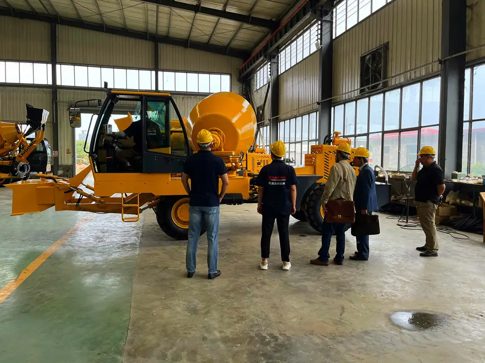 03团队信息展示员工风彩页-Concrete Mixer Manufacturer Team Self loading mixer workshop team