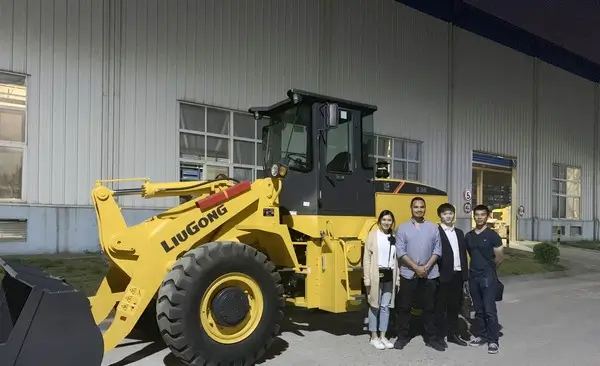 03团队信息展示员工风彩页-Concrete Mixer Manufacturer Team Wheel loader customer factory visit