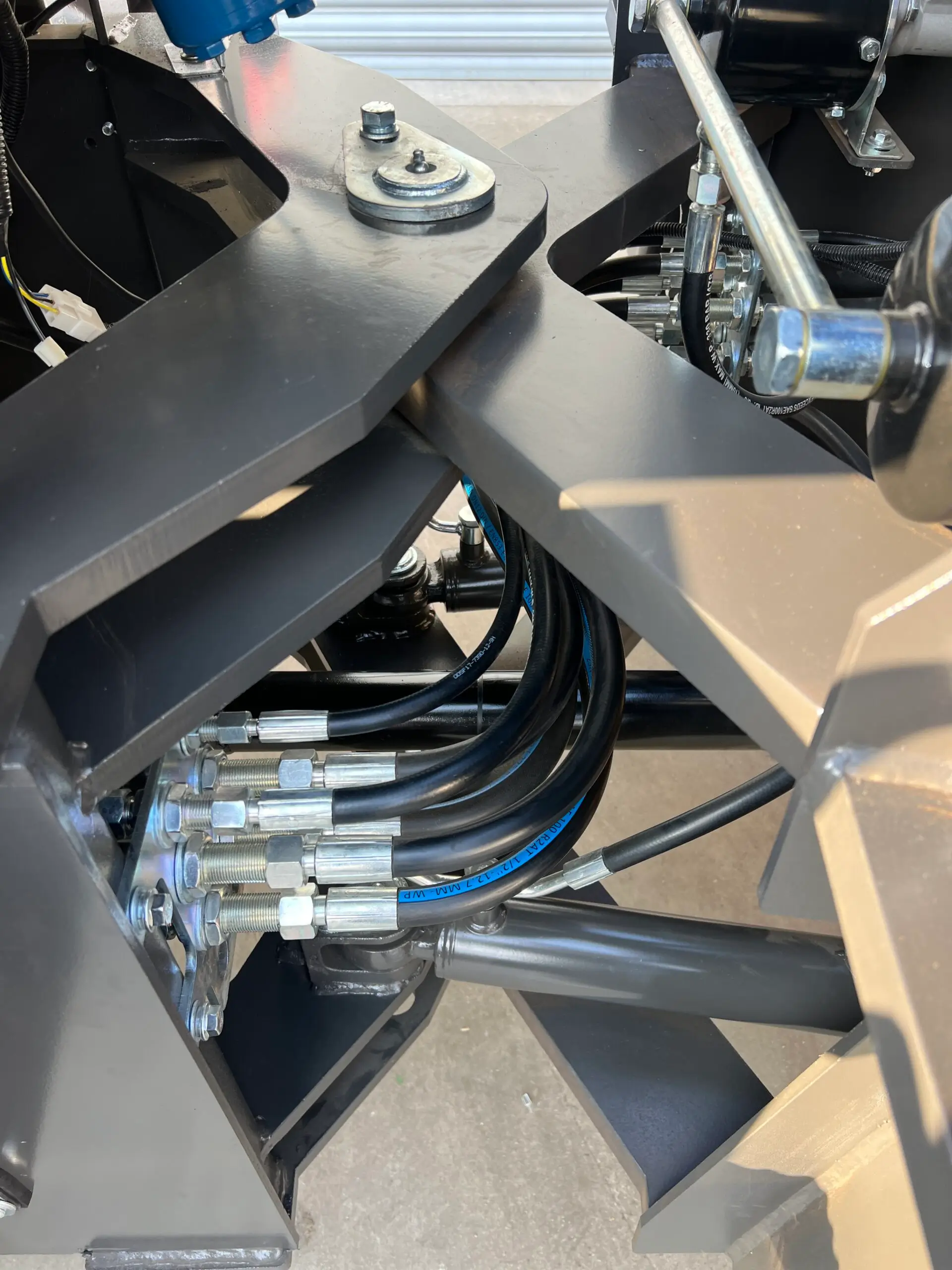 EV910 Electric Loader view 4