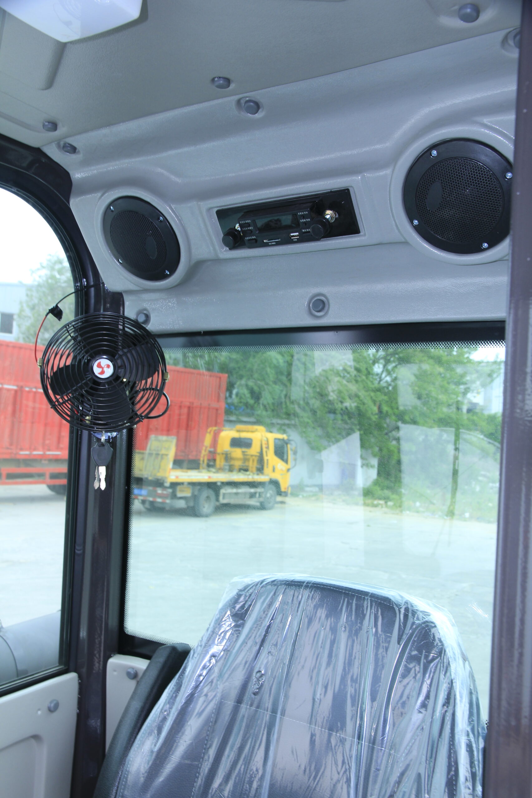 MG1000 Self-Loading Concrete Mixer Truck view 3