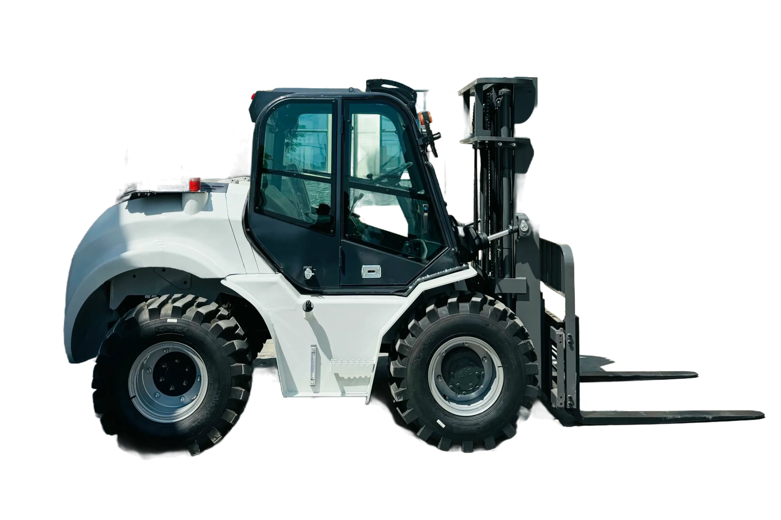 MG3580 all-terrain forklift view 2
