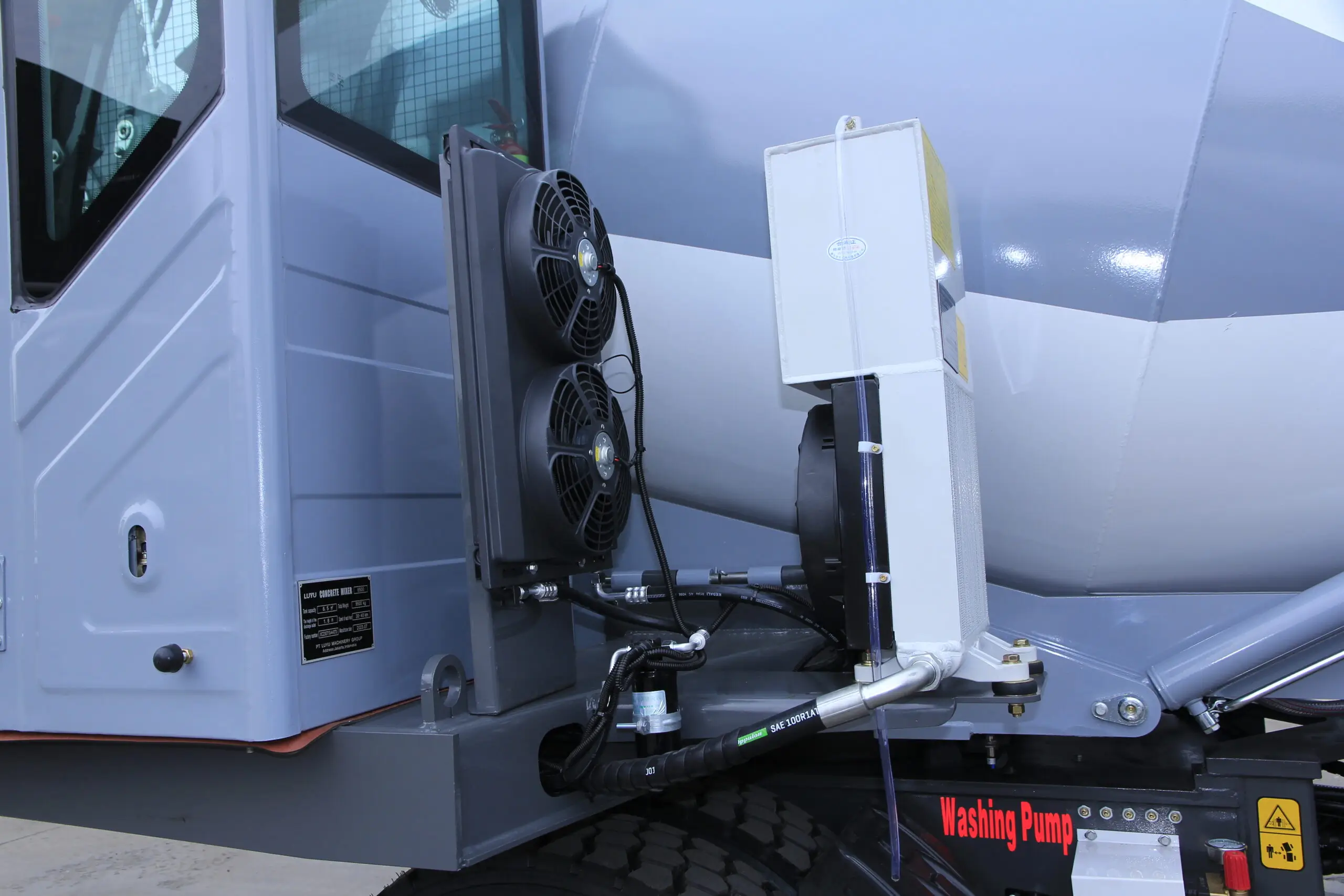 MG6500B Self-Loading Concrete Mixer Truck MG6500B Self-Loading Concrete Mixer Truck view 2