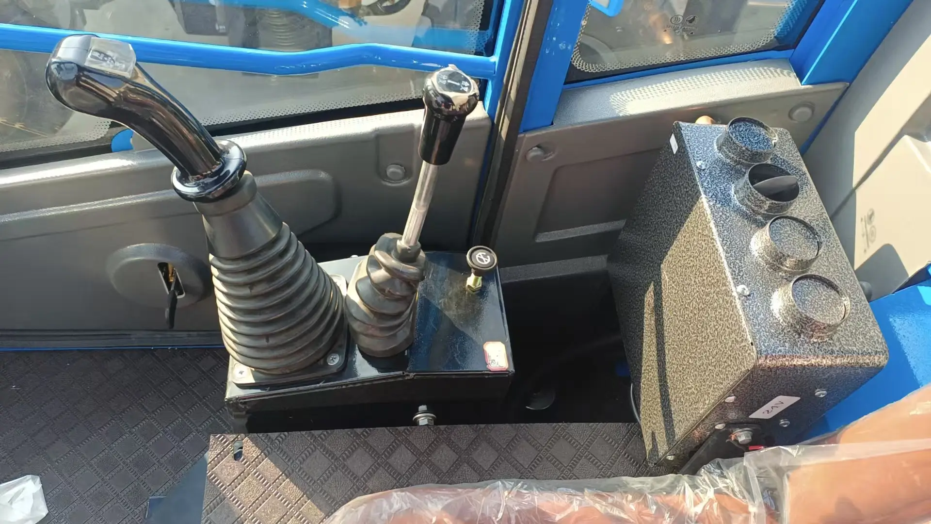 MG910 Wheel Loader view 3
