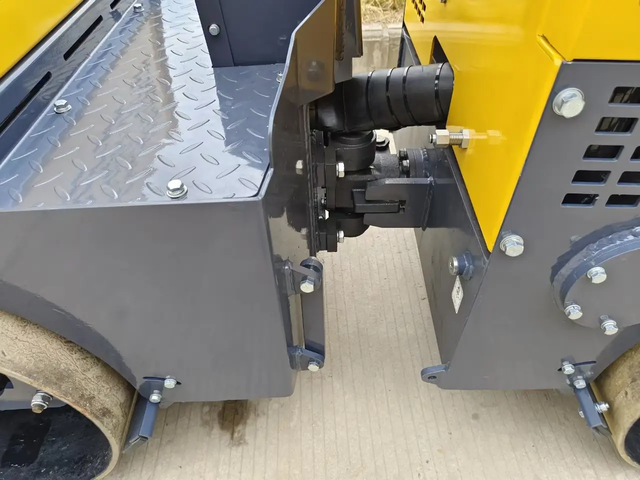 MGY10H Road Roller view 4